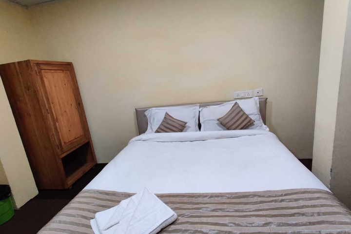 Room 16 of 30