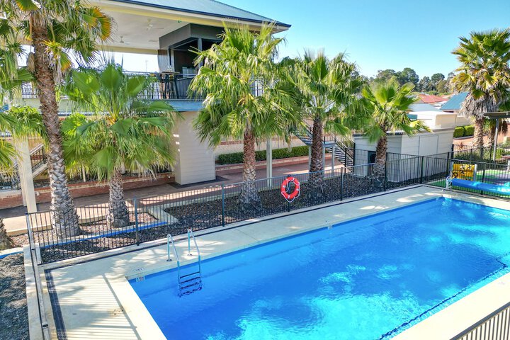 Pool Hotel