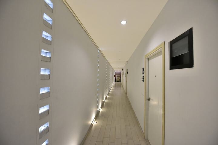 Ballroom/Hall 22 of 24
