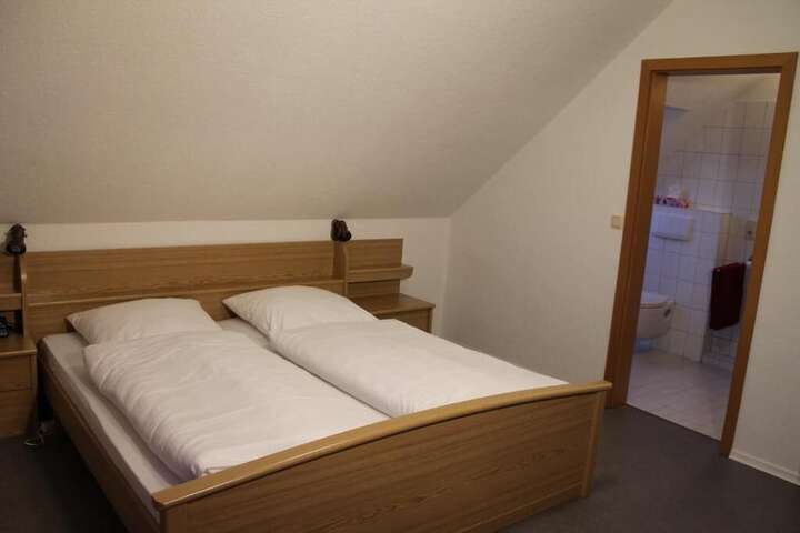 Room 7 of 8
