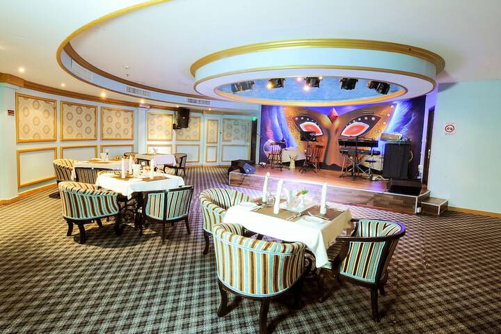 Lounge 45 of 71
