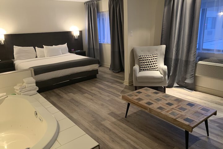 1 King Bed (5 of 20)
