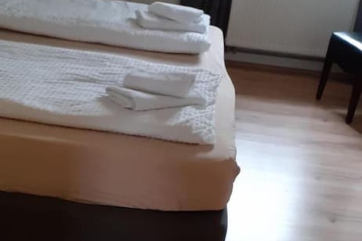 Room 8 of 42