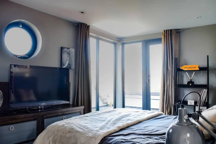 2 Bedroom Penthouse Flat in The Heart of Balham