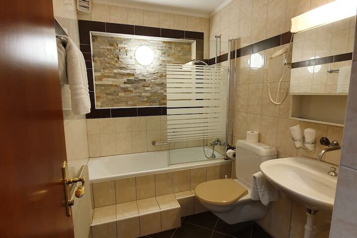 Room 207 of 266