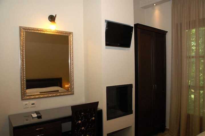 Room 11 of 37