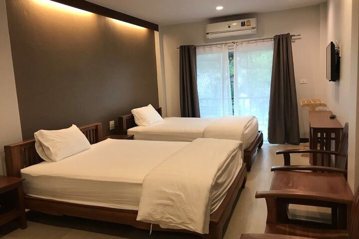 Room 5 of 33