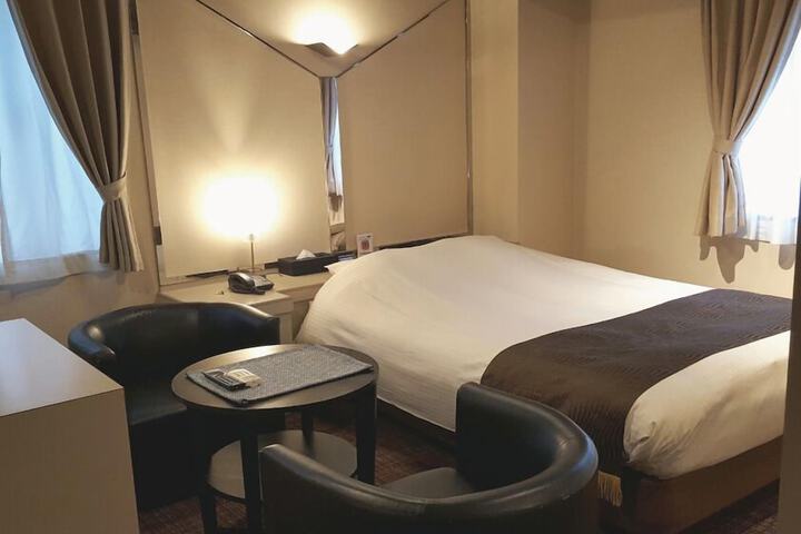Room 12 of 21