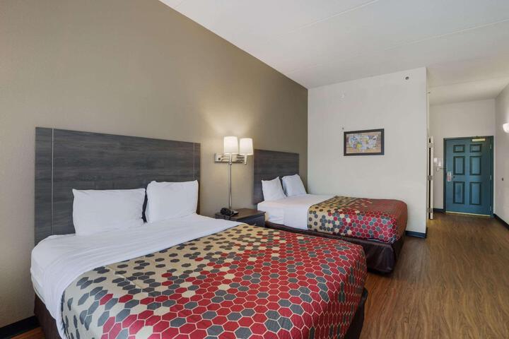 2 Queen Beds (3 of 9)