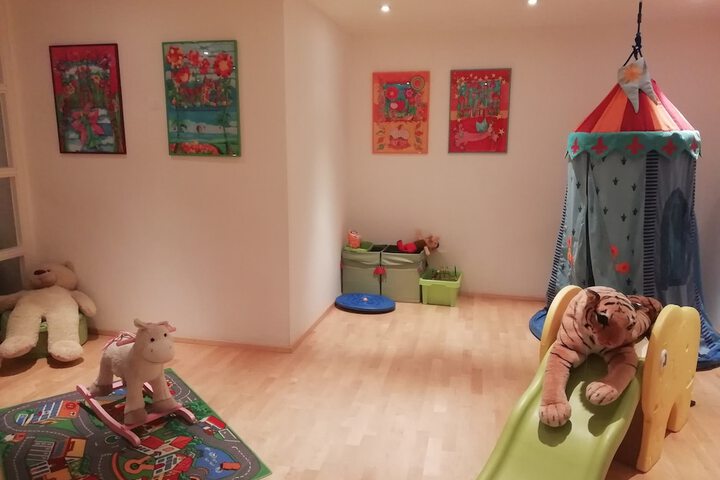 Room 100 of 158