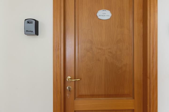 Room 8 of 32