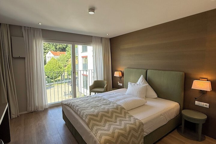 Room 33 of 60