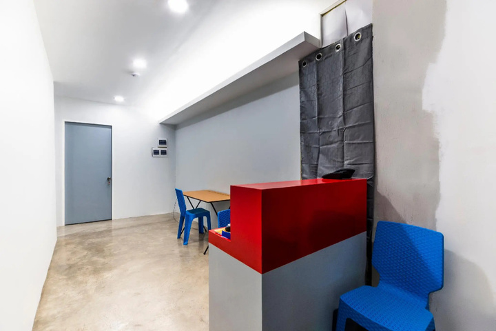 Room 8 of 9