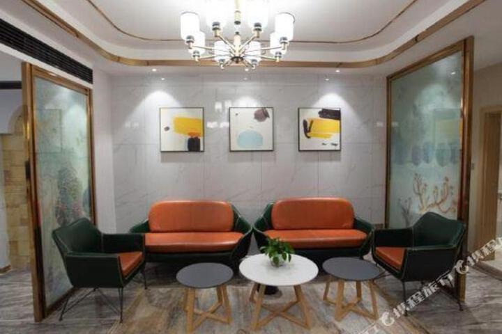 Xiangyin meets Sicilian Fashion Hotel