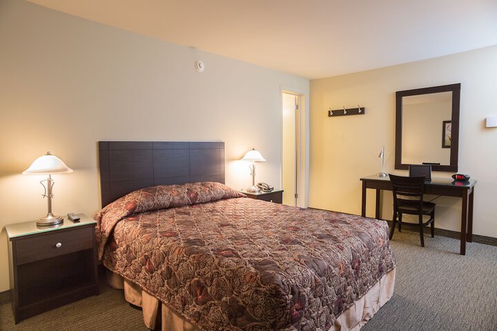 Room 6 of 28