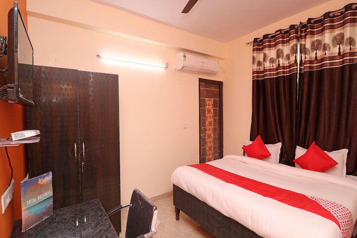 Room 6 of 34