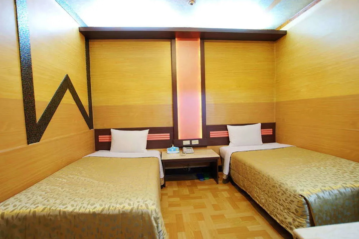 Room 3 of 8
