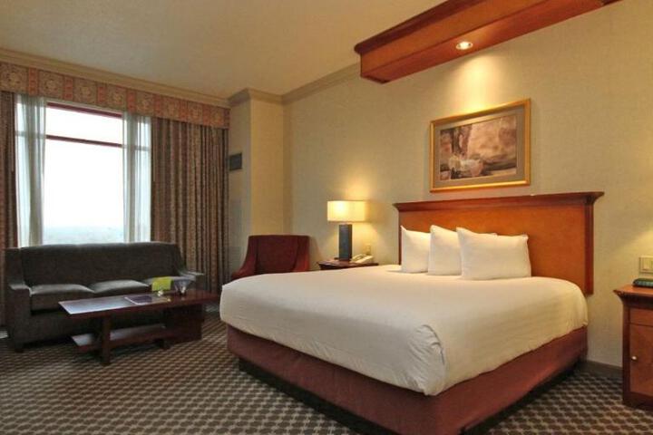 Luxury King Room (1 of 3)