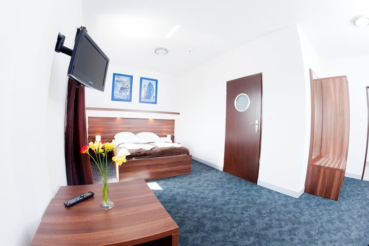 Room 9 of 38