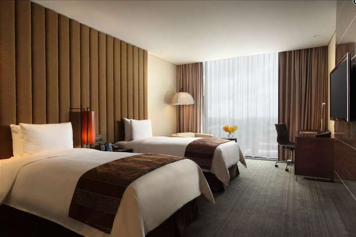 Room 10 of 31