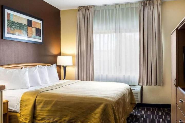 1 King Bed Suite (6 of 21)