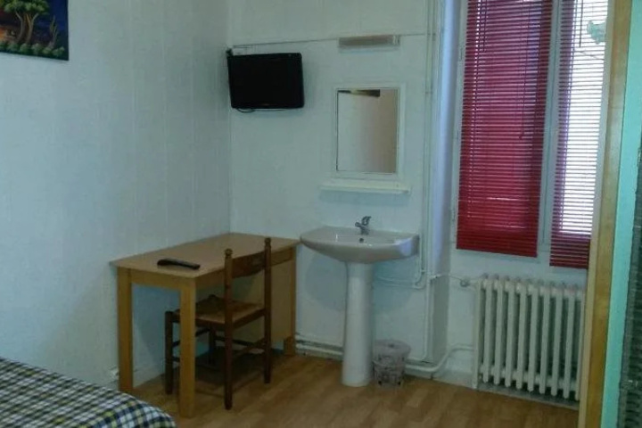 Room 9 of 15