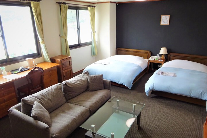 Room 7 of 37