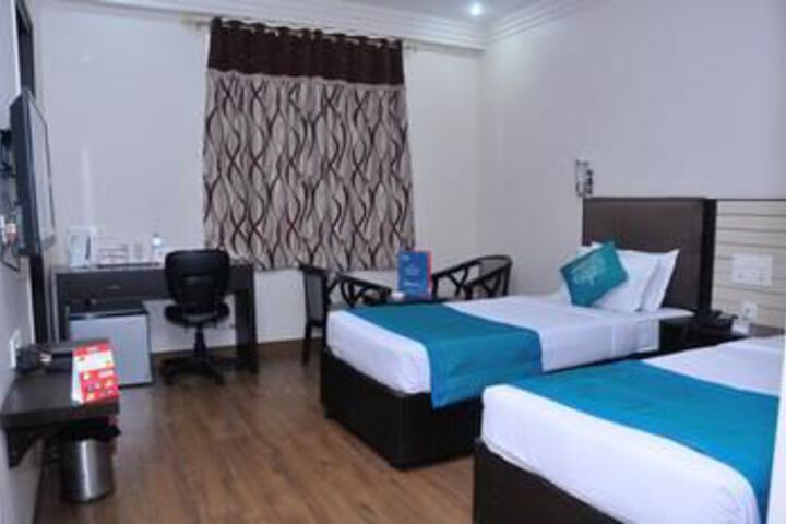 Room 6 of 12