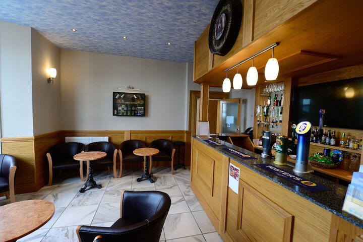 Lounge 45 of 49