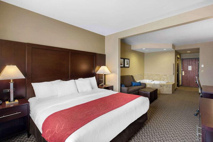 1 King Bed Suite (6 of 18)