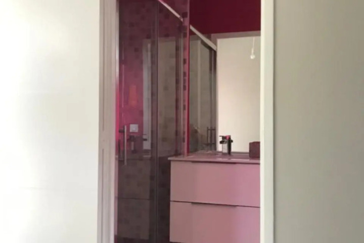 Room 4 of 12