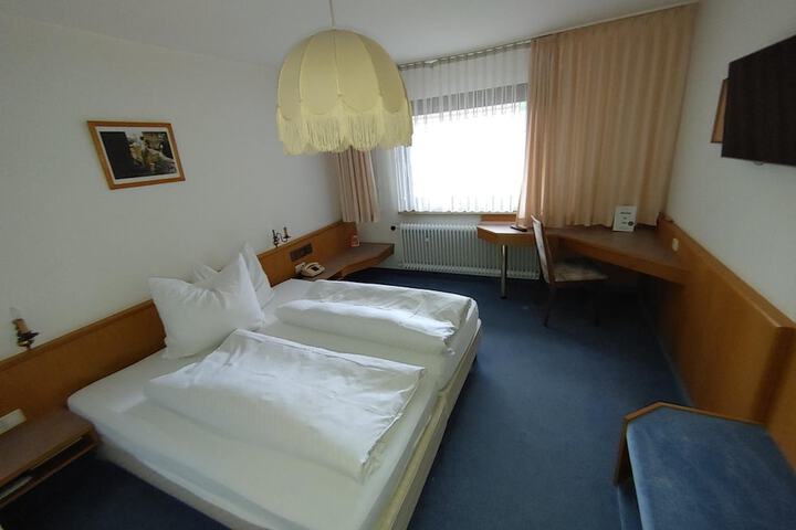 Room 9 of 47