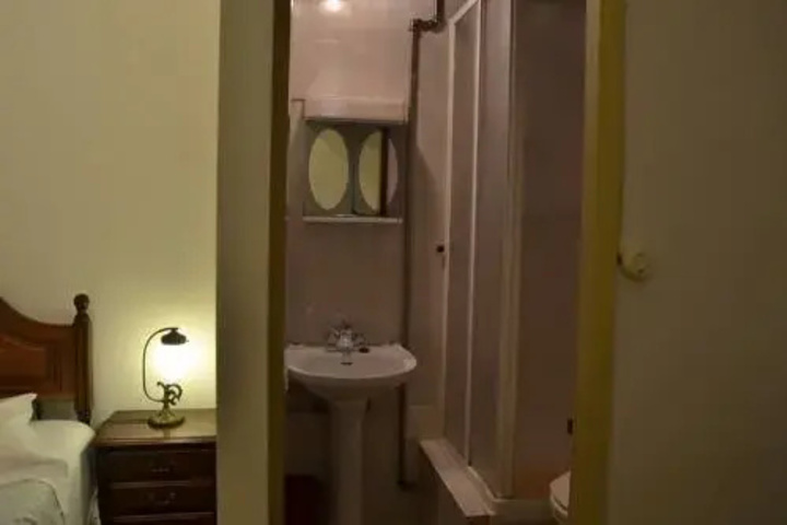 Room 3 of 6