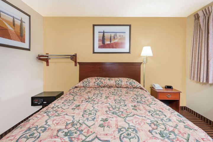 Room 8 of 30