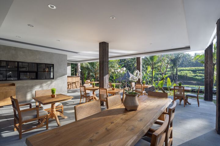 Dining 39 of 55