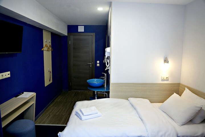 Room 13 of 17