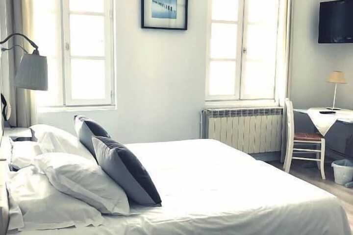 Room 2 of 17