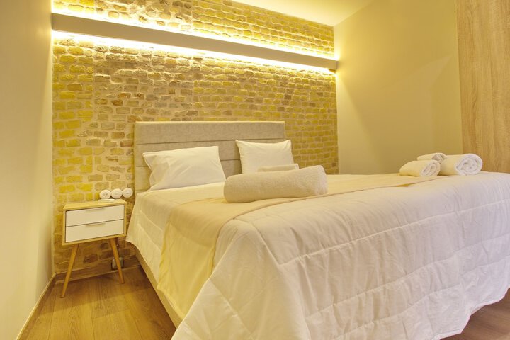 Room 3 of 18
