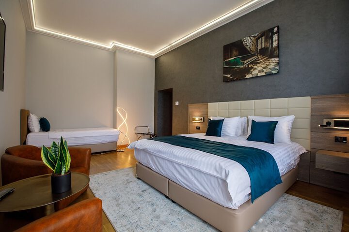 Room 27 of 108