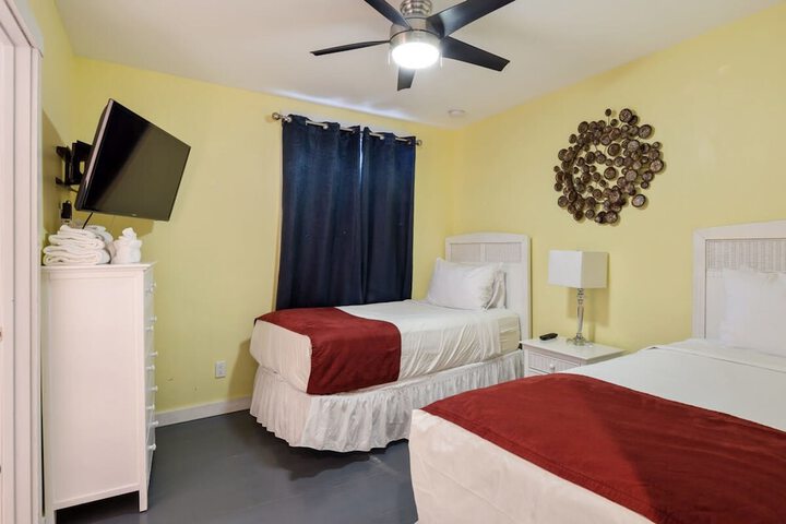 Room 11 of 27