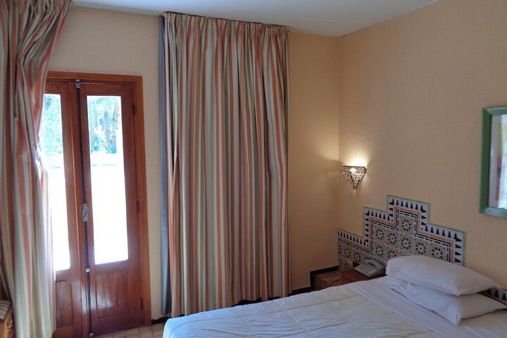 Room 2 of 20