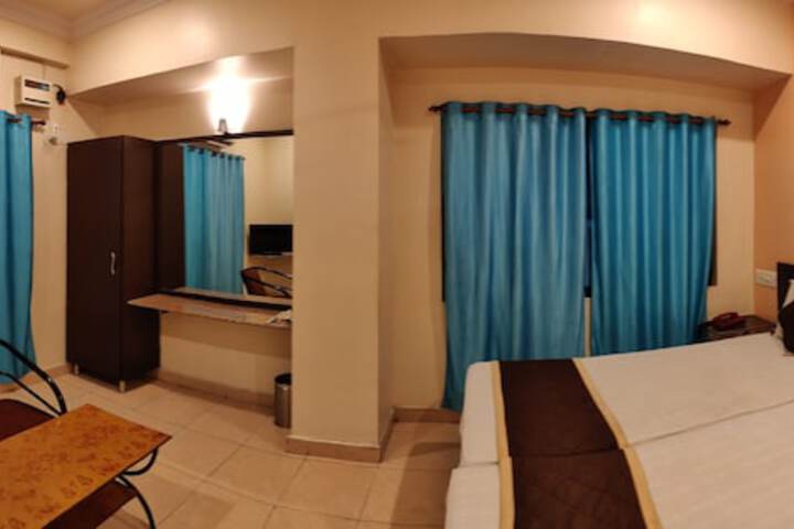 Room 10 of 11