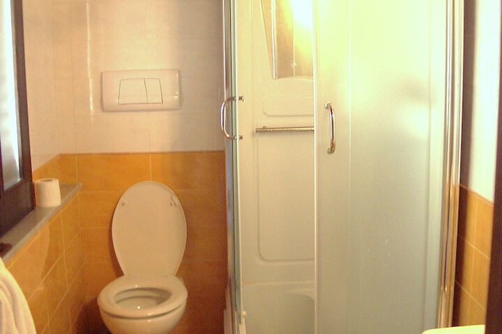 Room 10 of 27