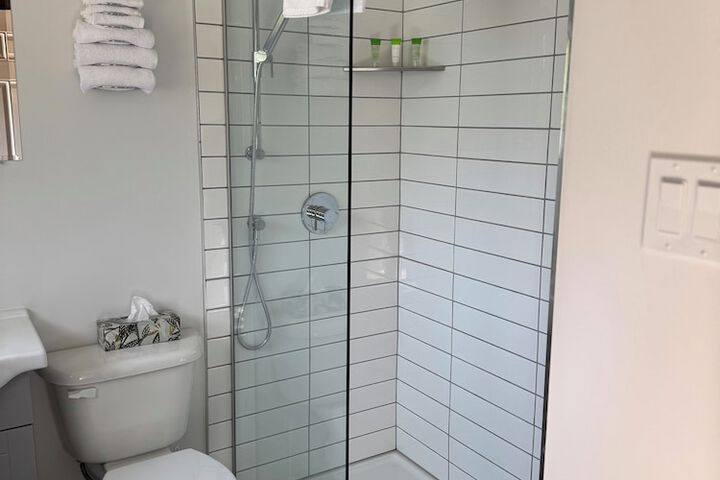 Room 10 of 18
