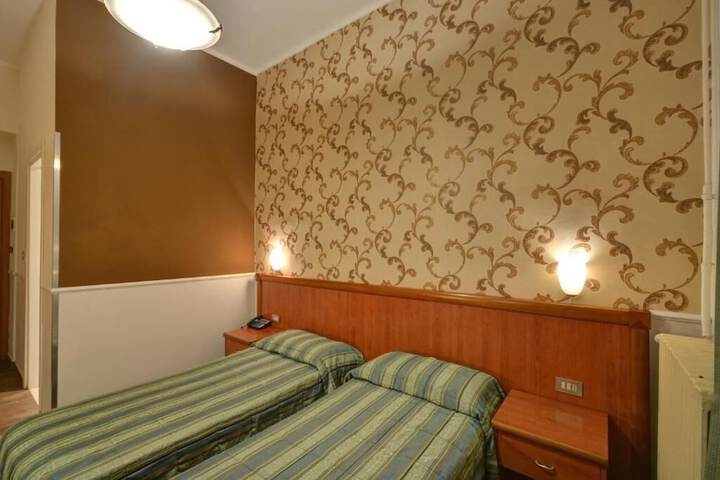 Room 9 of 43