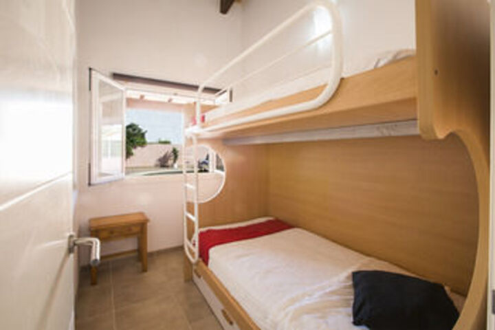 Room 6 of 18