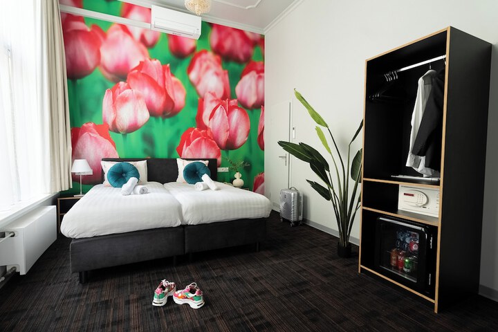 Room 35 of 60