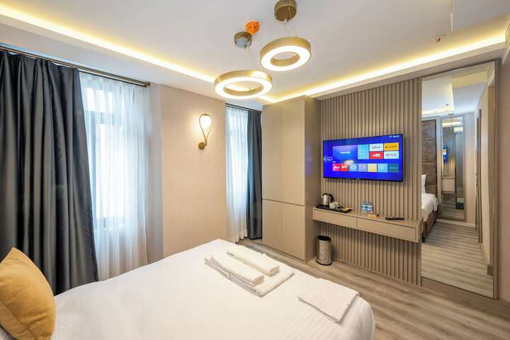 Room 8 of 42