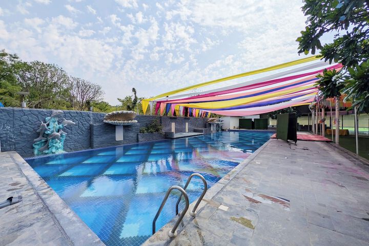 Pool 160 of 184