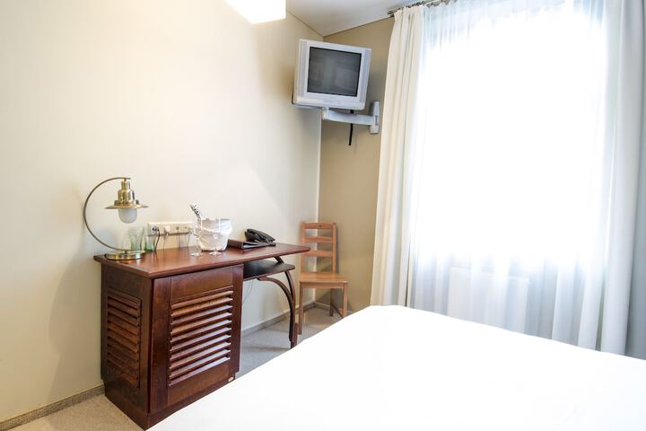 Room 6 of 56